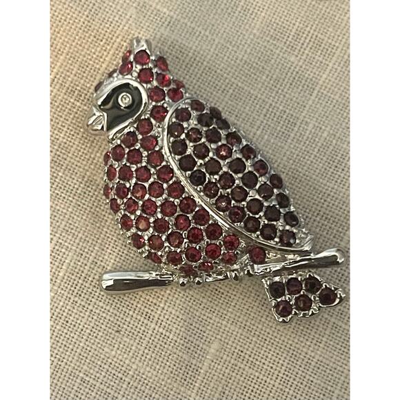 Red Cardinal Bird Brooch Rhinestones Enamel‎ Silver Tone Signed KC - Picture 1 of 3